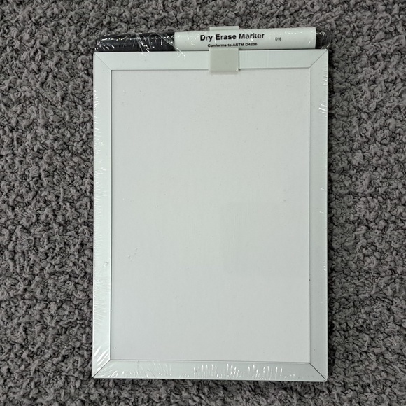 Dry erase board with magnet rear (new) - Picture 1 of 3